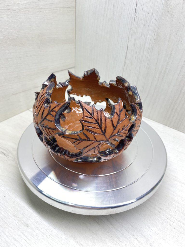 ваза резная из красной глины