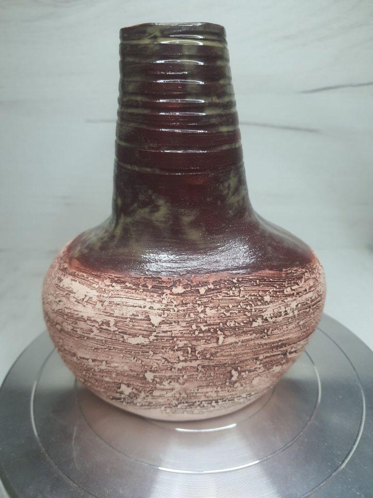 “Vessel of the Mountain Spirit”—a ceramic art object made of clay with the texture of earth and the breath of ancient peaks